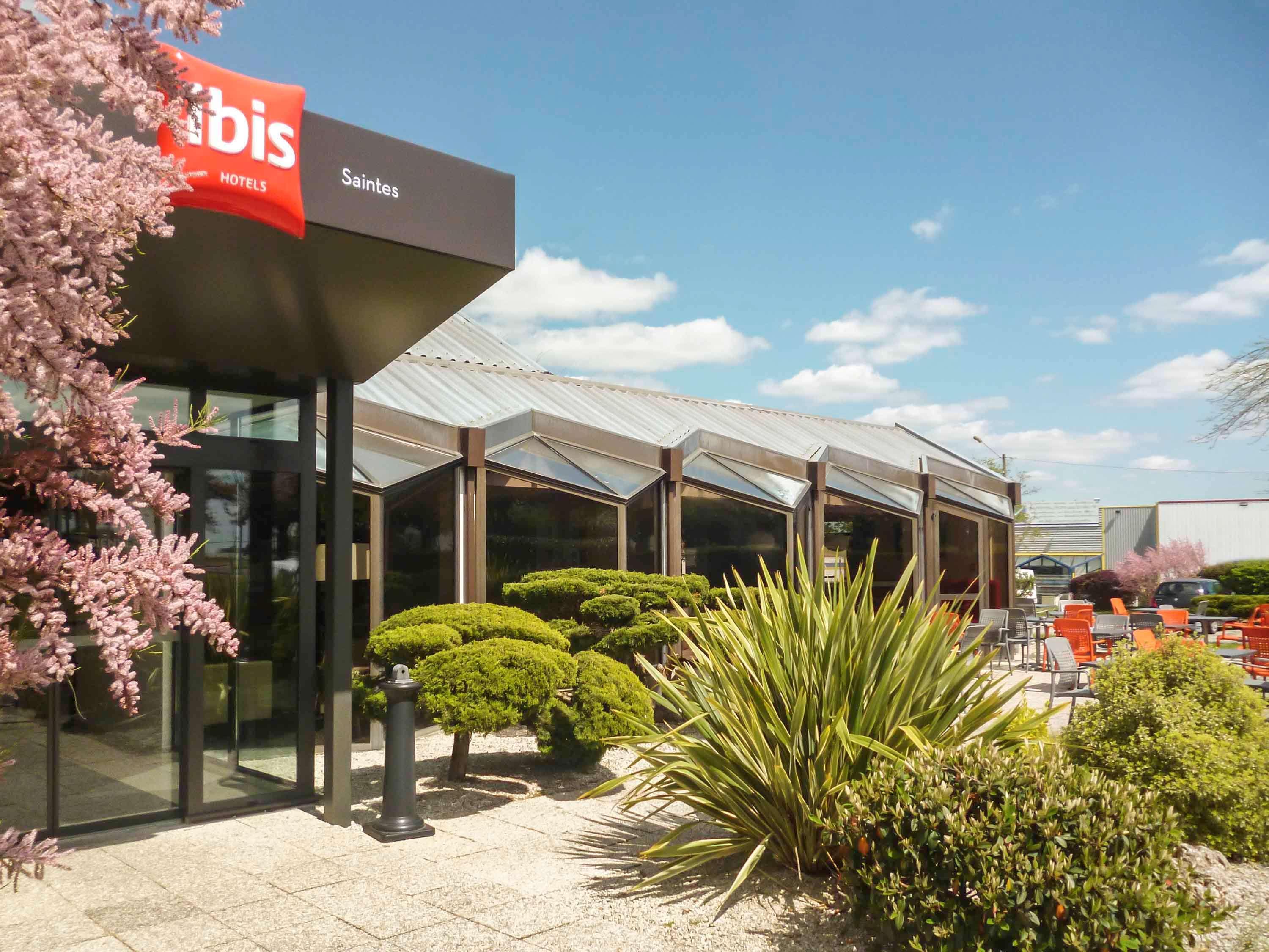 Ibis Saintes Hotel Exterior photo